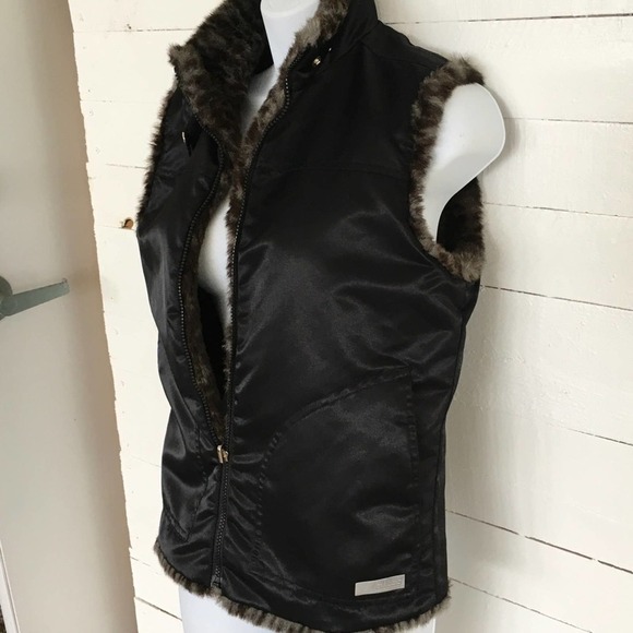 Guess Reversible Faux Fur Vest - Picture 4 of 8